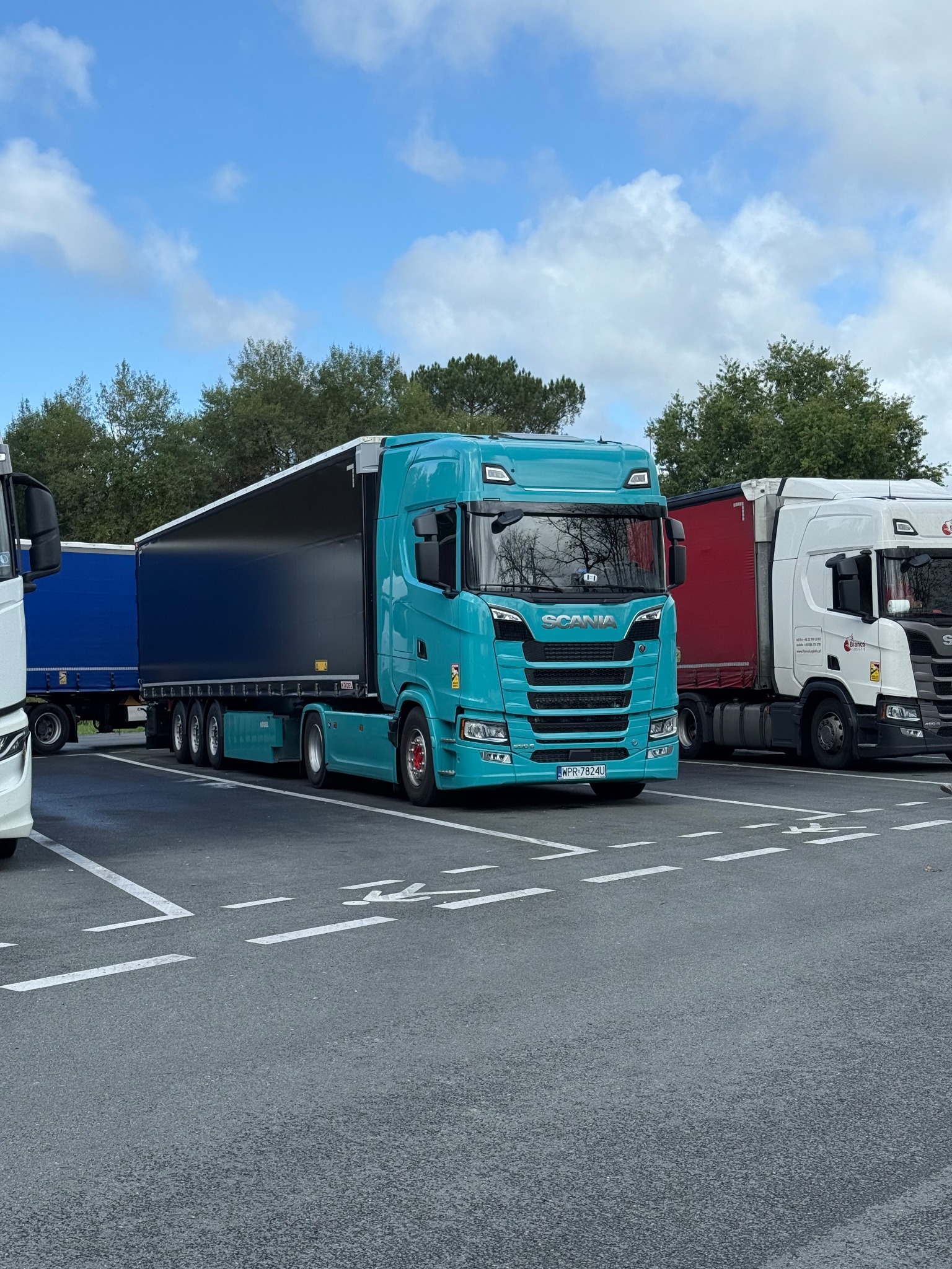 Scania Peterlah International na parkingu